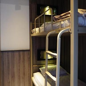 Kamar double standard